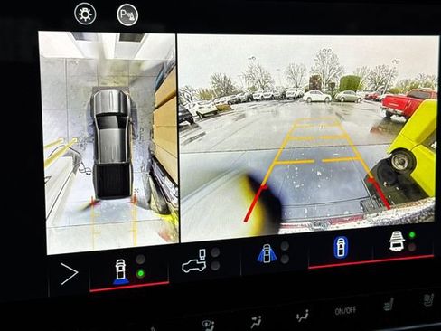 Used 2025 GMC Canyon AT4 w/ Technology Plus Package image 27