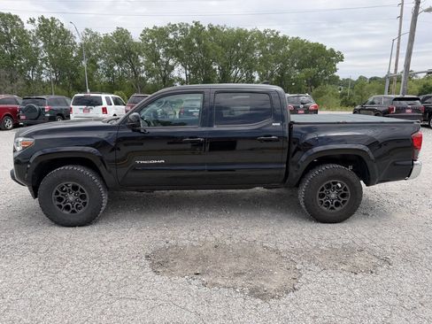 Used 2018 Toyota Tacoma SR5 AWD/4WD image 5