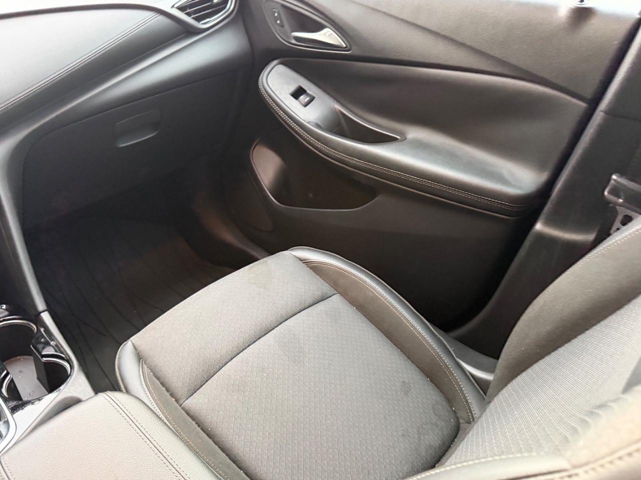 Used 2022 Buick Encore GX Select w/ Sport Touring Package FWD image 17