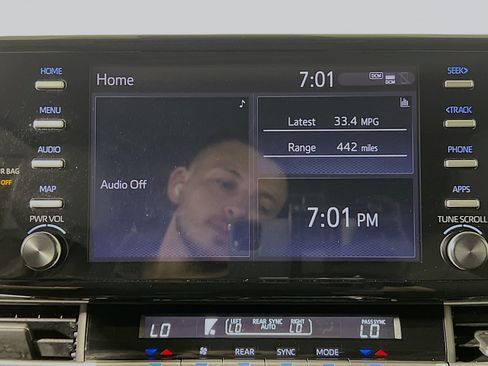 Used 2023 Toyota Sienna XLE FWD image 27