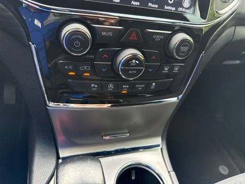 Used 2020 Jeep Grand Cherokee Laredo AWD/4WD image 27