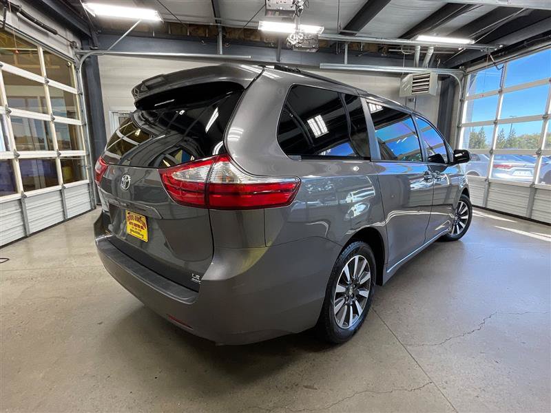 Used 2018 Toyota Sienna LE AWD/4WD image 5