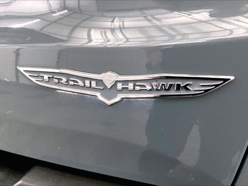 Used 2017 Jeep Renegade Trailhawk image 13