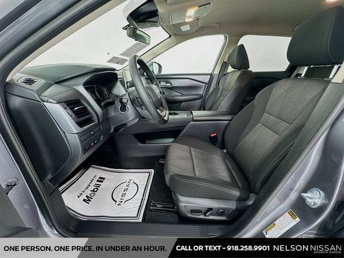 Certified 2025 Nissan Rogue SV FWD image 19