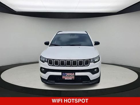 Used 2024 Jeep Compass Latitude AWD/4WD image 3
