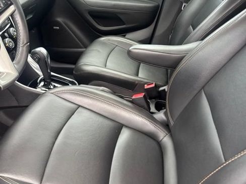 Used 2018 Chevrolet Trax Premier AWD/4WD image 2