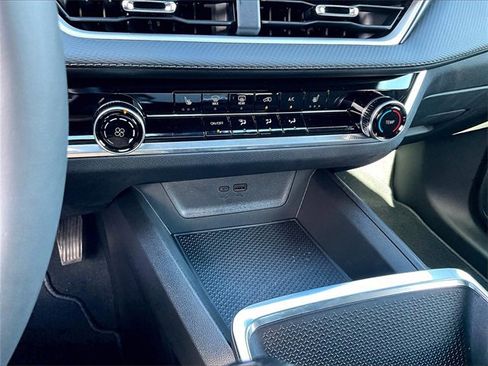 New 2026 Chevrolet Equinox LT w/ Midnight Edition image 15