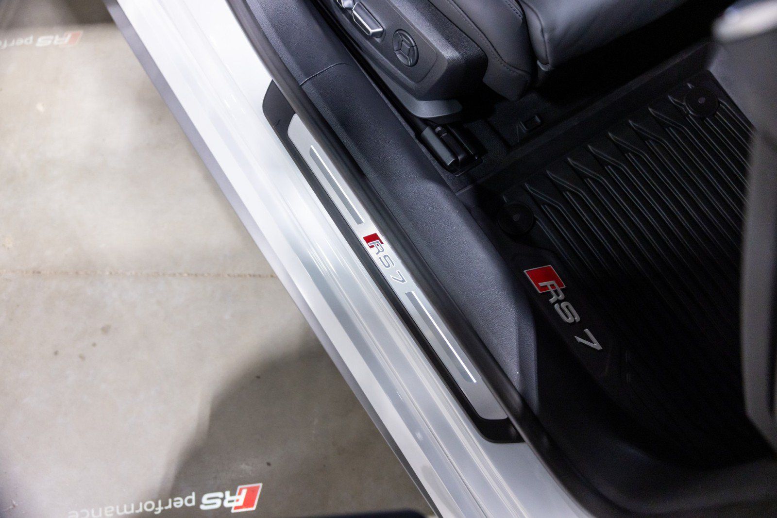 Used 2025 Audi RS 7 Performance w/ Executive Package AWD/4WD image 32