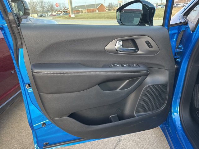 New 2026 Chrysler Pacifica Select w/ S Appearance Package FWD image 12