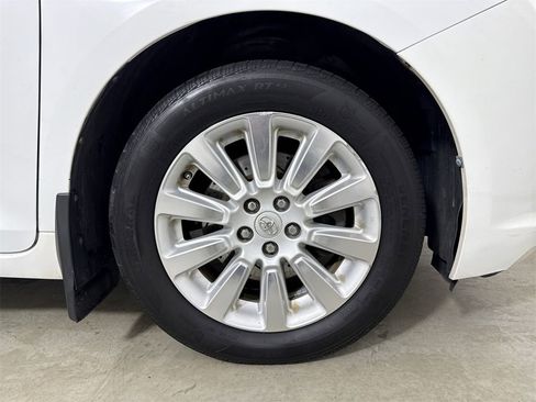 Used 2014 Toyota Sienna XLE image 15