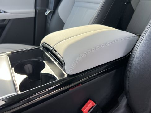 Certified 2025 Land Rover Range Rover Evoque Dynamic SE image 25