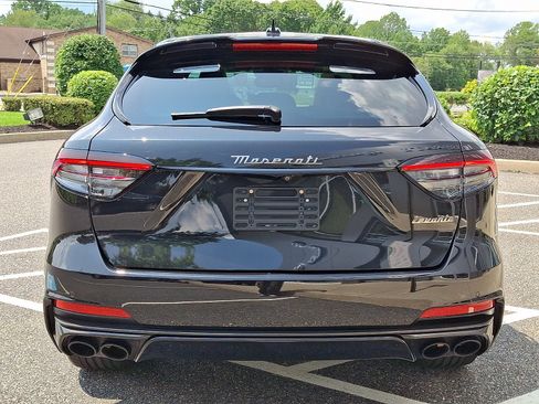 Used 2024 Maserati Levante Trofeo AWD/4WD image 5