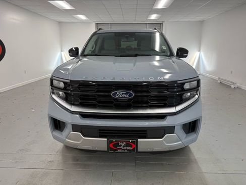 New 2026 Ford Expedition Platinum image 3