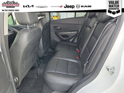 Used 2022 Chevrolet Trax LT w/ Premium Seat Package AWD/4WD image 19