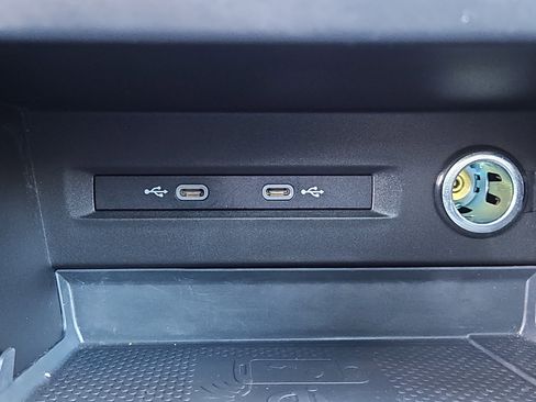 Certified 2022 Volkswagen Taos SE w/ Panoramic Sunroof Package image 12