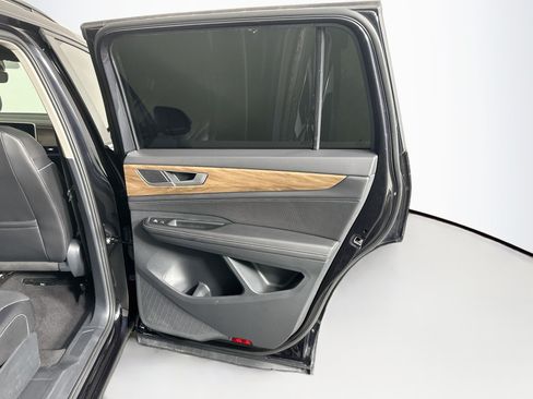 Used 2024 Volkswagen Atlas SE FWD image 31