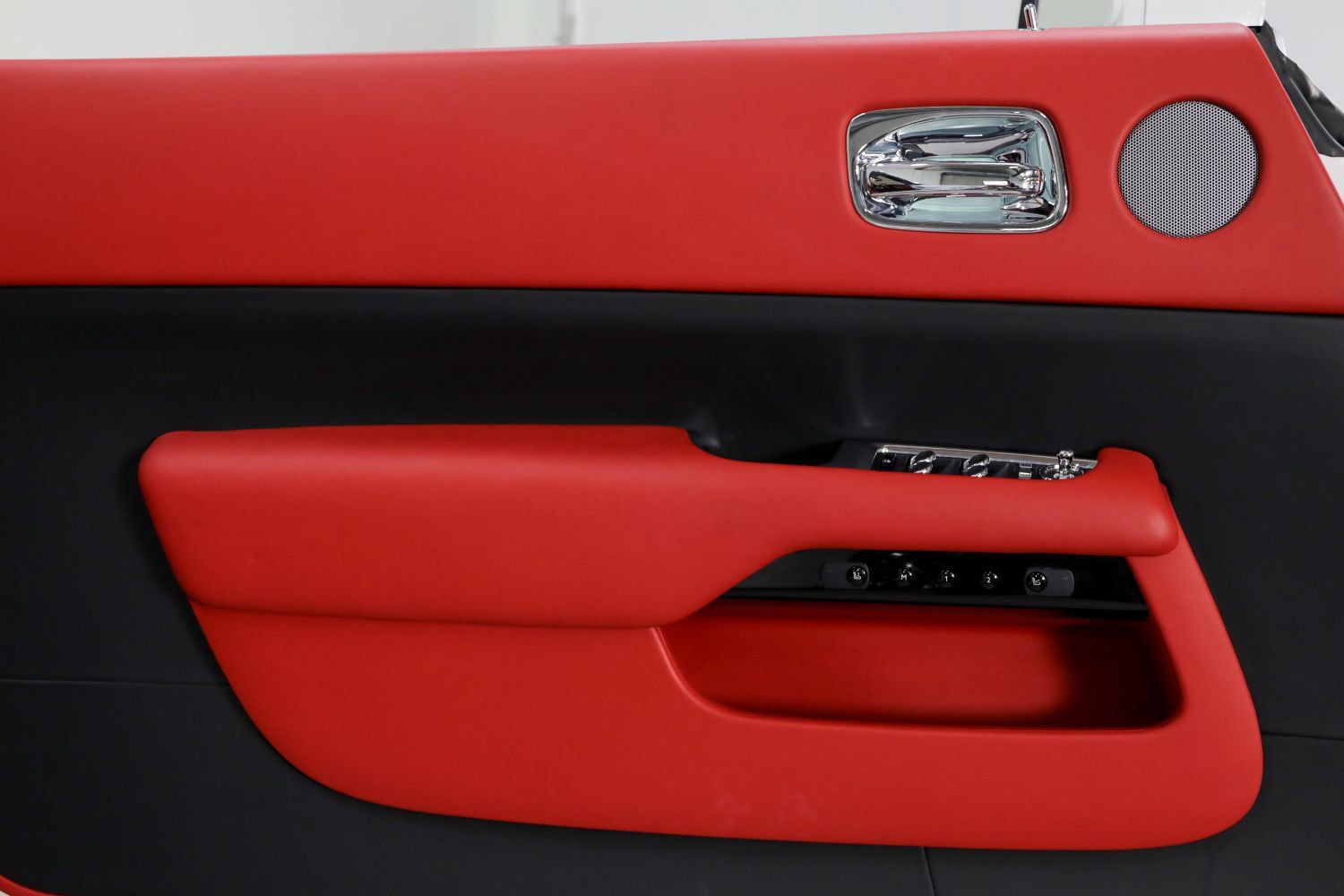 Used 2018 Rolls-Royce Dawn RWD image 55