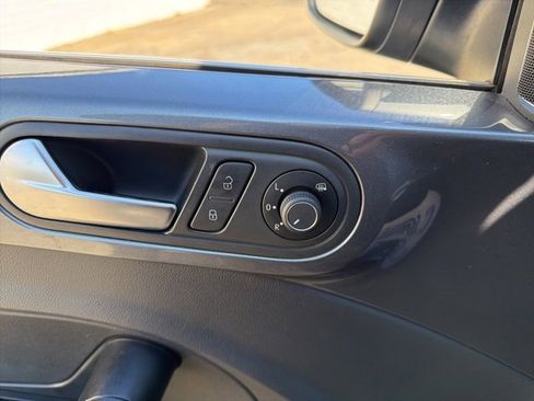 Used 2015 Volkswagen Beetle TDI image 26