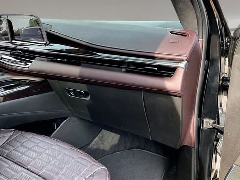 Used 2022 Cadillac Escalade Sport Platinum w/ LPO, ONYX Package AWD/4WD image 16