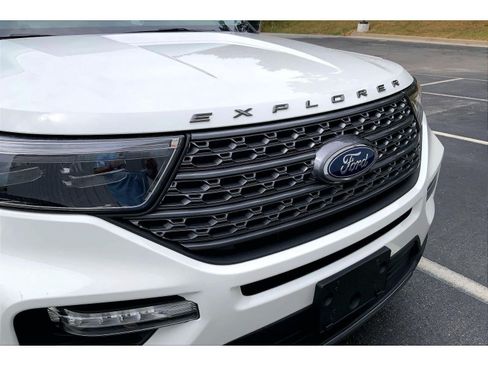 Used 2022 Ford Explorer XLT w/ Equipment Group 202A AWD/4WD image 31