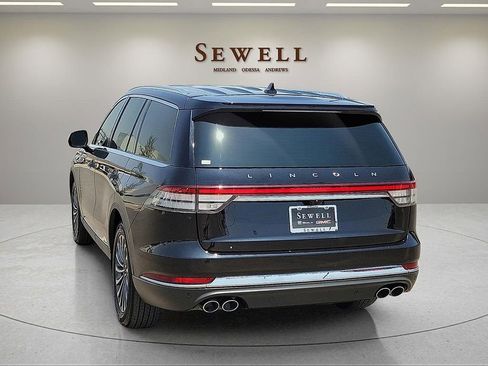 Used 2020 Lincoln Aviator Reserve w/ Elements Package Plus AWD/4WD image 3