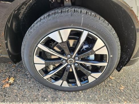 New 2026 Volvo XC60 B5 Plus w/ Climate Package PRO image 18