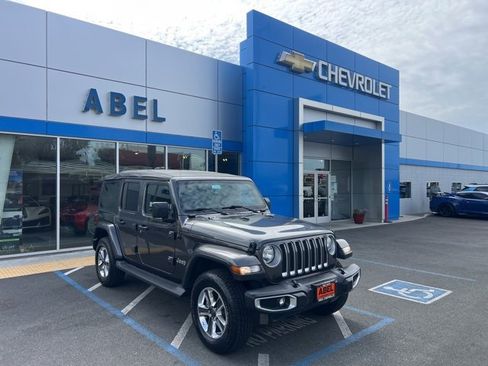 Used 2018 Jeep Wrangler Unlimited Sahara image 2