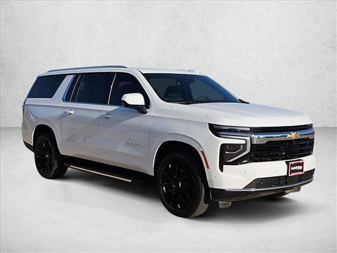 Used 2025 Chevrolet Suburban LS AWD/4WD image 3