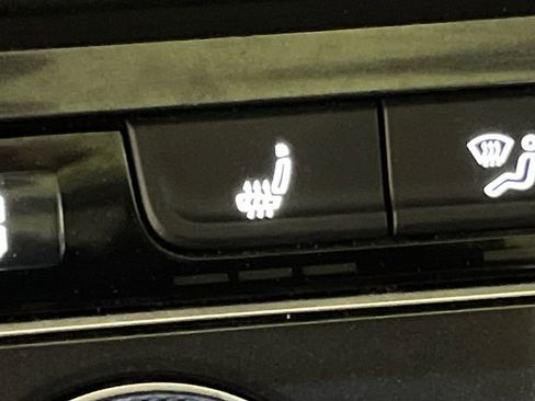 Certified 2020 Volkswagen Tiguan SE image 26