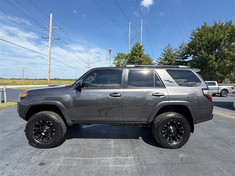 Used 2018 Toyota 4Runner TRD Off-Road w/ TRD Performance Package AWD/4WD image 3