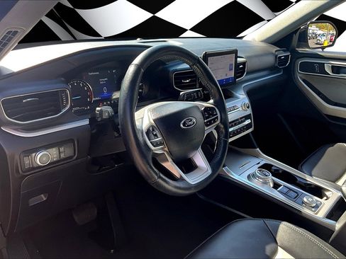 Used 2022 Ford Explorer XLT w/ Equipment Group 202A image 13