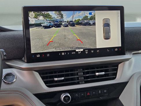 Used 2025 Ford Explorer Active w/ Active Comfort Package RWD image 28