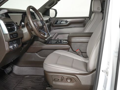Used 2025 GMC Yukon XL Elevation AWD/4WD image 16