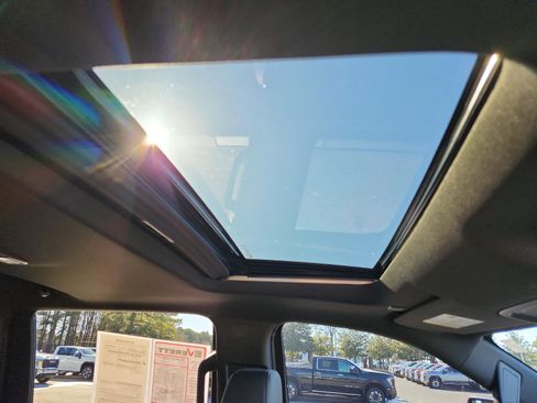 Certified 2025 GMC Sierra 2500 AT4 w/ AT4 Premium Plus Package image 11