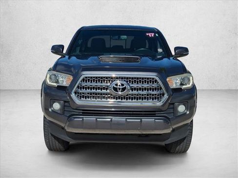 Used 2017 Toyota Tacoma TRD Sport w/ Tow Package RWD image 2