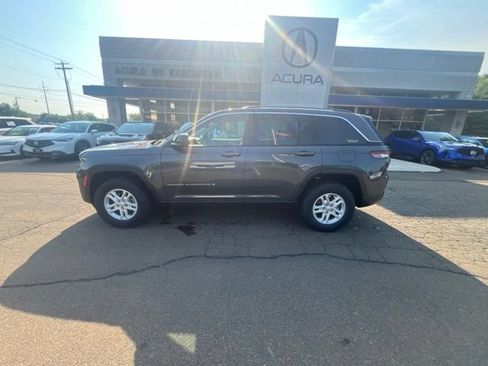 Used 2023 Jeep Grand Cherokee Laredo AWD/4WD image 3