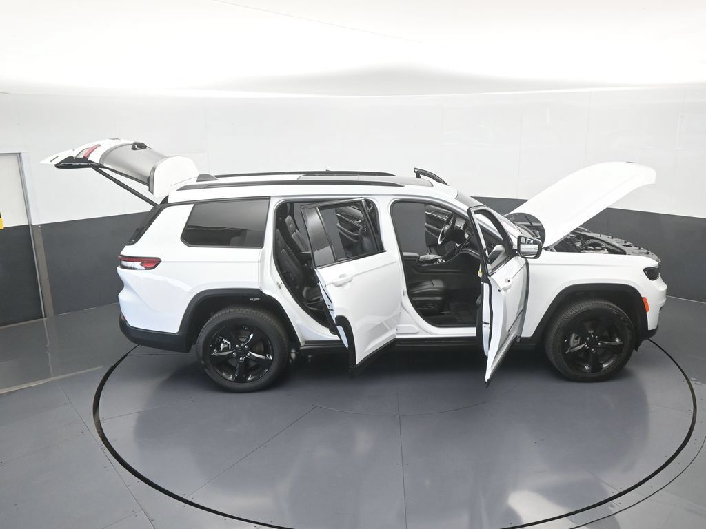 Used 2025 Jeep Grand Cherokee L Limited w/ Black Appearance Package AWD/4WD image 79