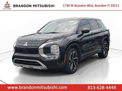 Used 2023 Mitsubishi Outlander SE FWD image 1