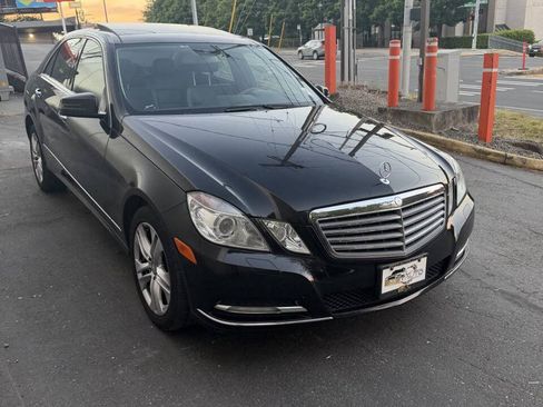Used 2011 Mercedes-Benz E 350 4MATIC Sedan image 4