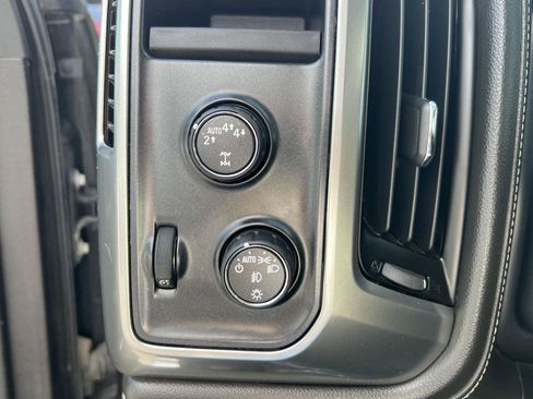 Used 2017 Chevrolet Silverado 1500 LTZ AWD/4WD image 31