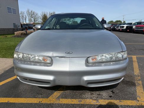 Used 2002 Oldsmobile Intrigue GL w/ Premium Leather Pkg FWD image 3