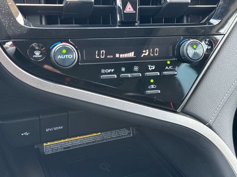 Used 2021 Toyota Camry XSE FWD image 22