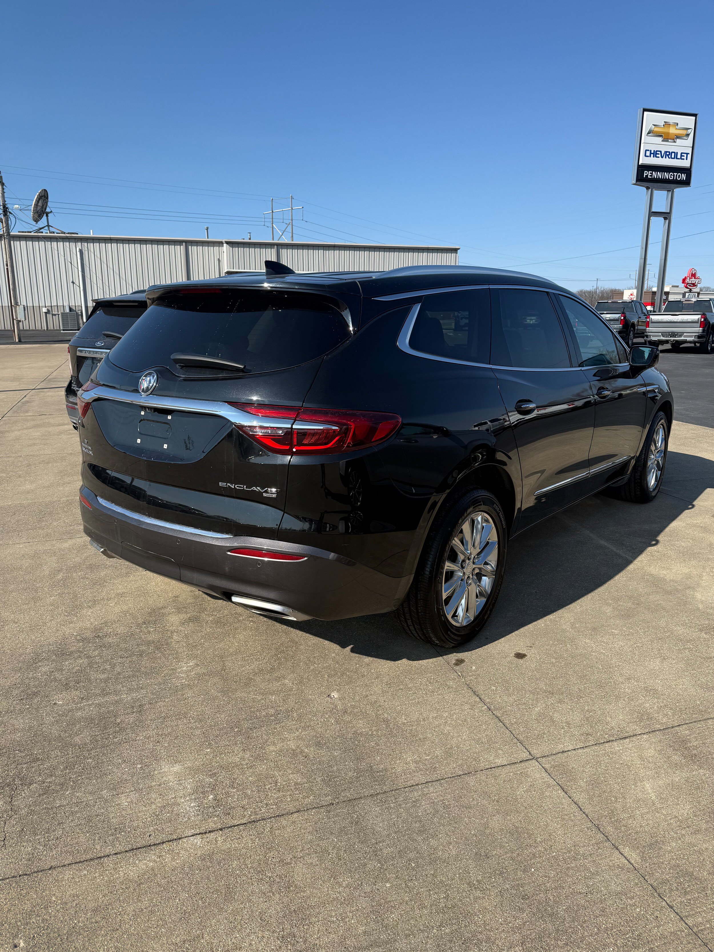 Used 2018 Buick Enclave Premium w/ Trailering Package AWD/4WD image 4