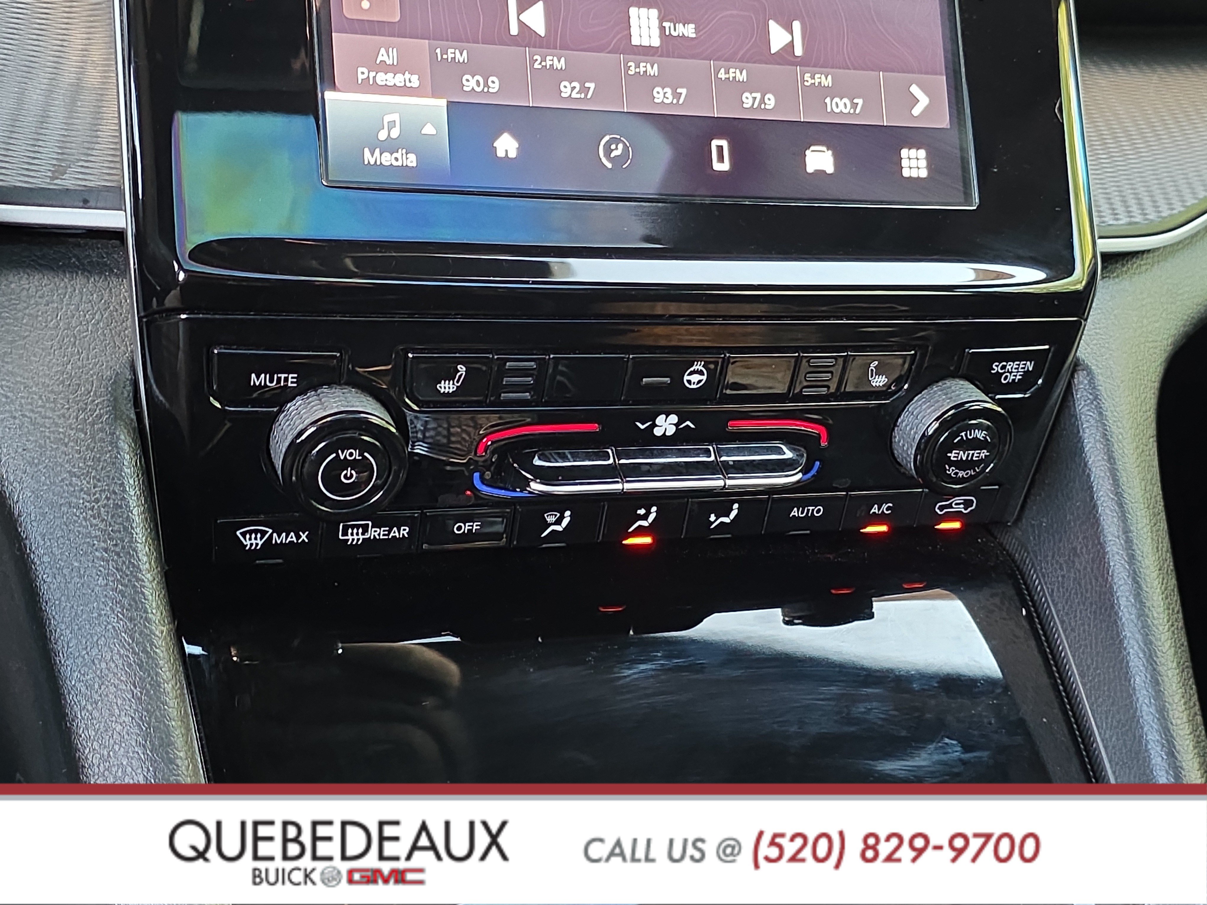 Used 2023 Jeep Grand Cherokee Altitude AWD/4WD image 23