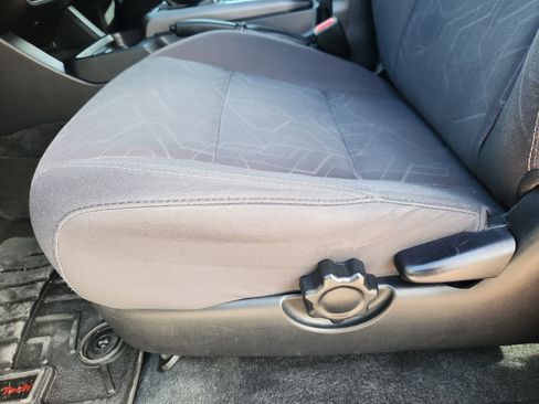 Used 2016 Toyota Tacoma TRD Off-Road w/ Premium & Technology Package image 8