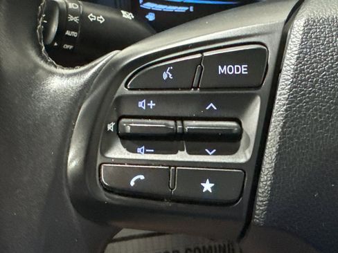 Used 2023 Hyundai Venue SEL image 5