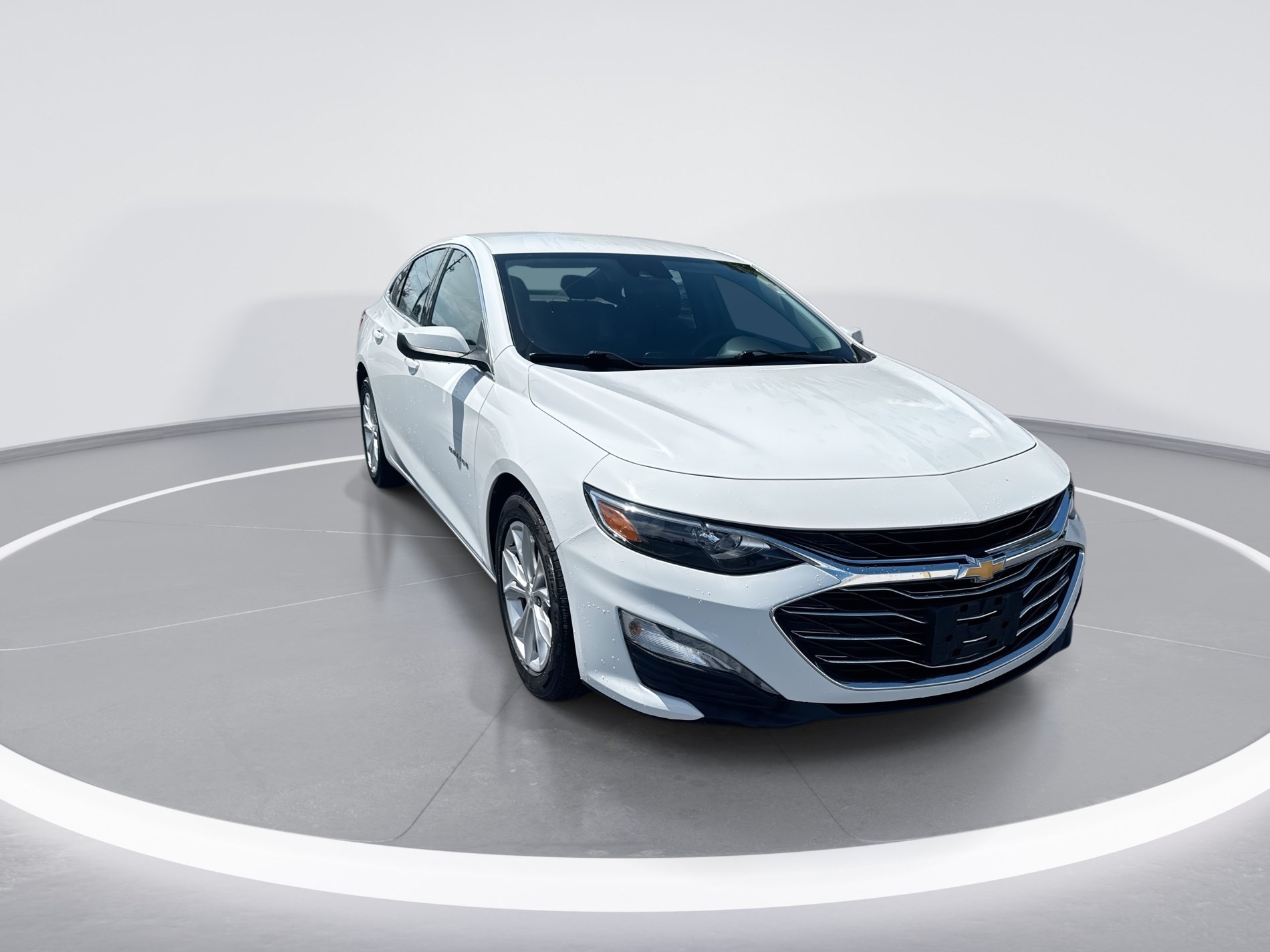 Used 2024 Chevrolet Malibu LT FWD image 2