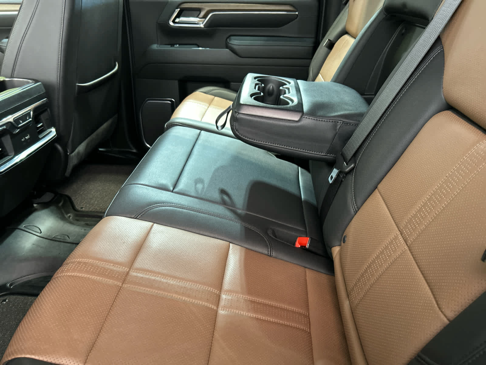 Used 2024 Chevrolet Silverado 2500 High Country w/ High Country Premium Package AWD/4WD image 5