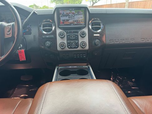 Used 2015 Ford F250 Platinum w/ FX4 Off-Road Package image 28