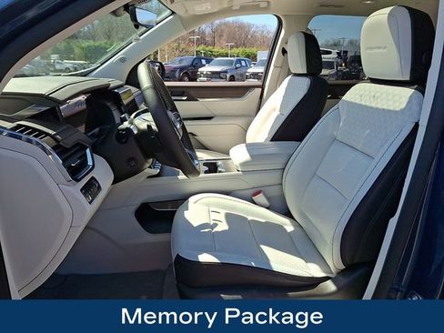 Used 2026 GMC Acadia Denali w/ Super Cruise Package image 2